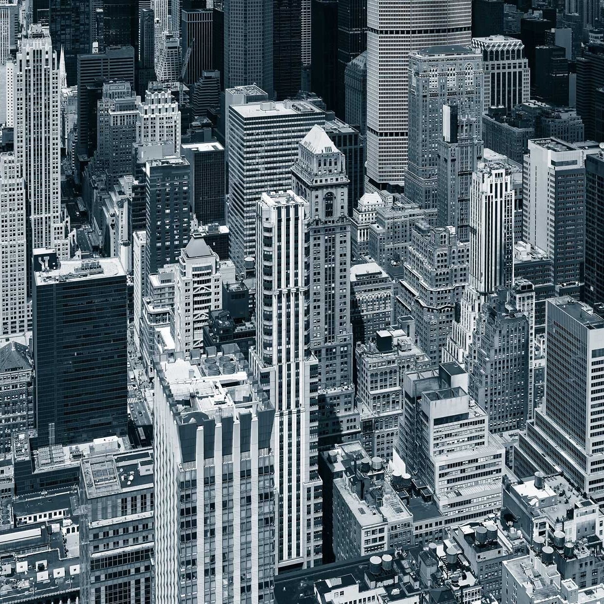 black-and-white-aerial-picture-of-manhattan-skyscrapers
